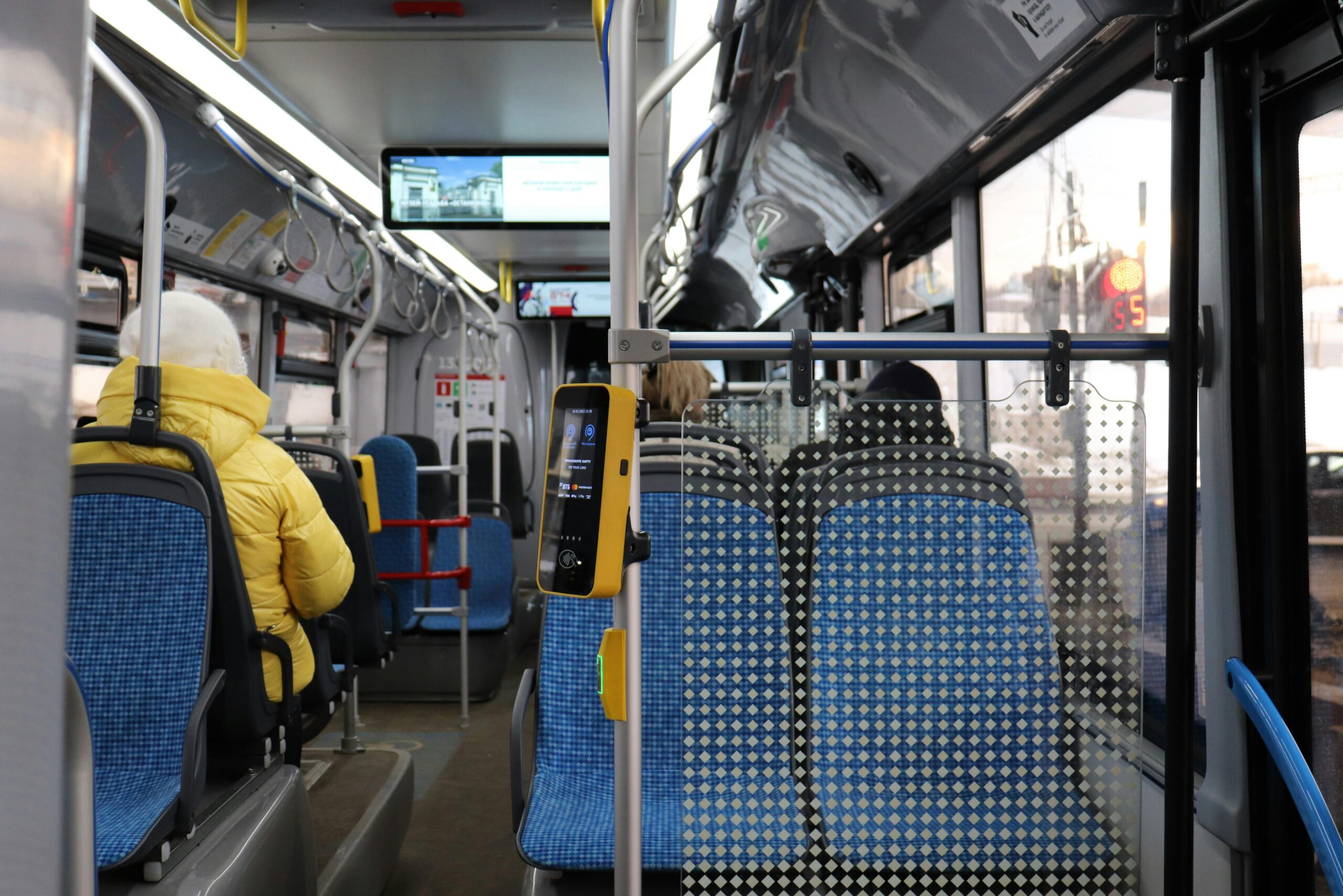ta-dig-till-expert-box-med-buss-från-spånga