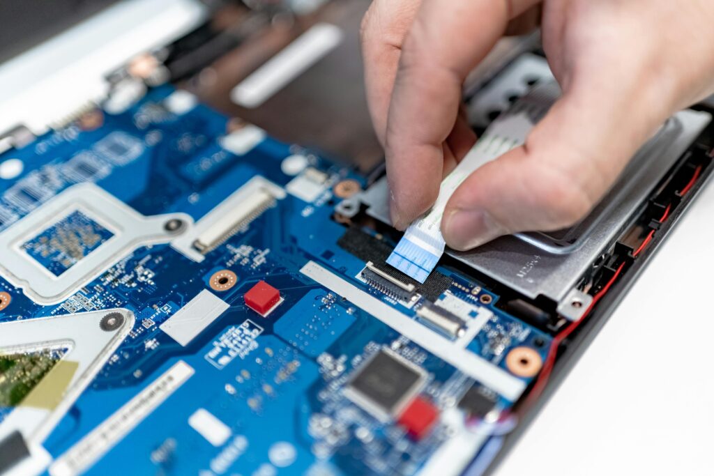 moderkort-på-dator-eller-mobil-expert-box